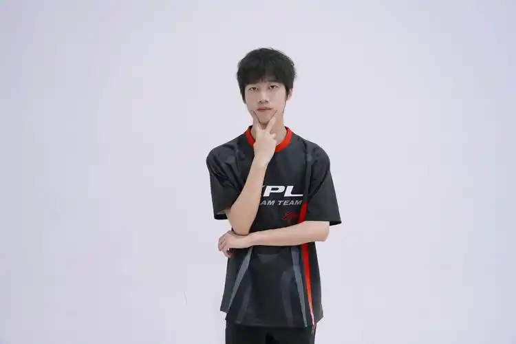 LPL激战正酣：清融状态回暖引领冲分狂潮，喷子请收声
